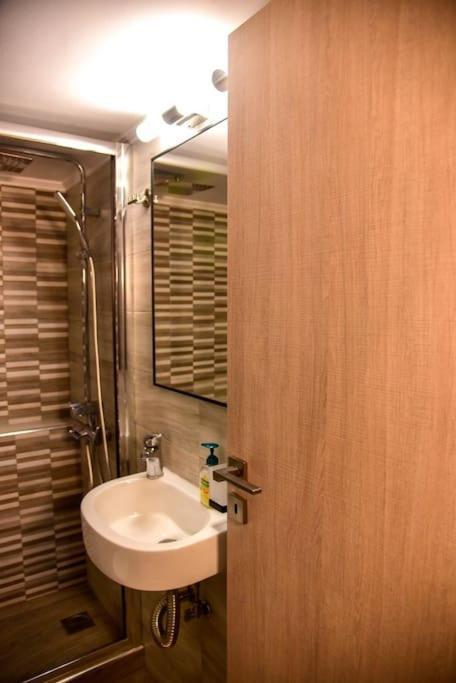 Ομορφο Διαμερισμα Apartamento Atenas Exterior foto