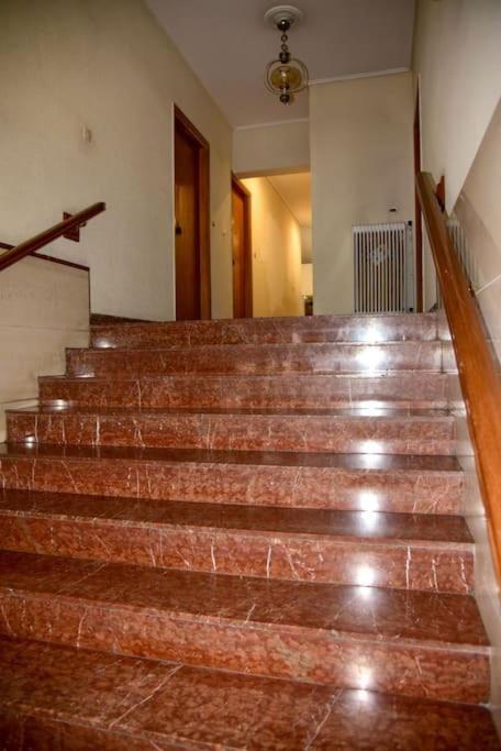 Ομορφο Διαμερισμα Apartamento Atenas Exterior foto