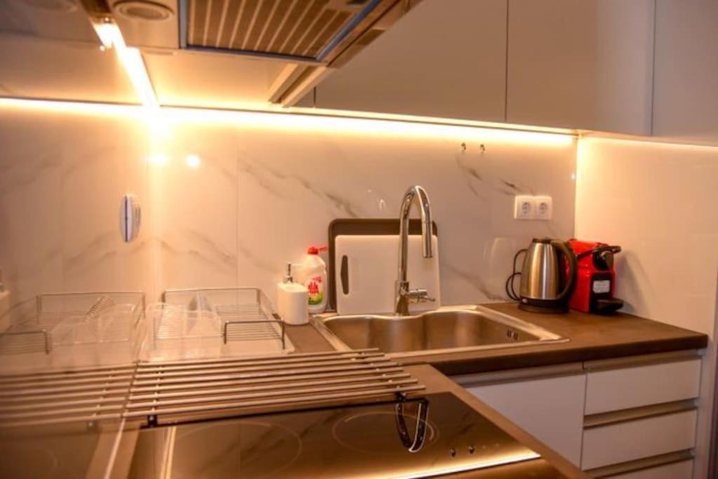 Ομορφο Διαμερισμα Apartamento Atenas Exterior foto